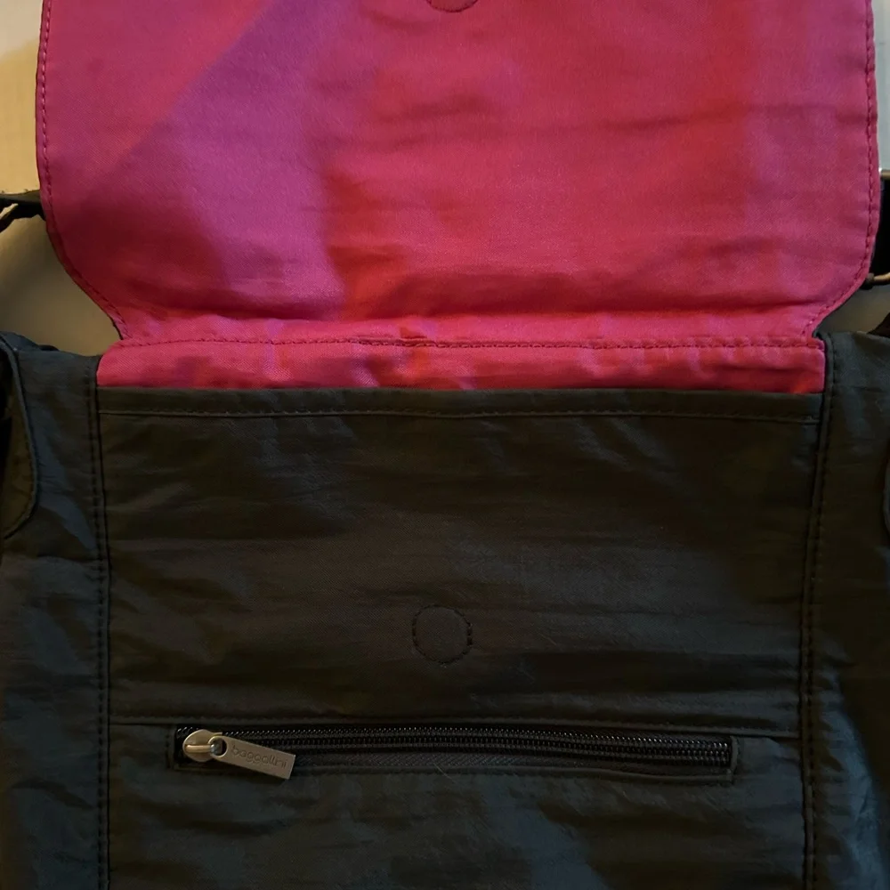 Baggallini Gray Nylon Crossbody Bag w/ Pink Interior - Picture 5 of 7